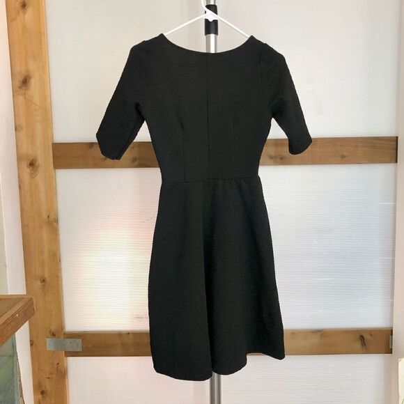 ASOS Black Textured Short Sleeve Scoop Neck Fit & Flare Dress Sz 2 - Picture 3 of 6